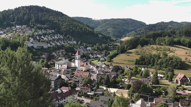 Dieses Bild zeigt eine Webcam-Aufnahme von Ottenhöfen, aufgenommen am Montag, den 13.07.2026 um 09:20 Uhr