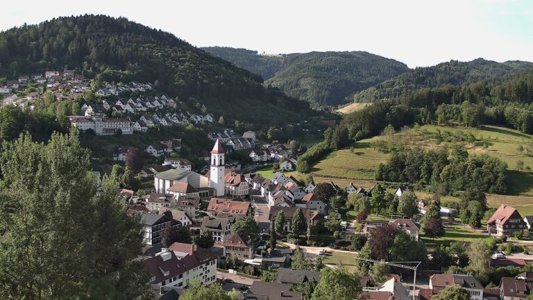 Dieses Bild zeigt eine Webcam-Aufnahme von Ottenhöfen, aufgenommen am Freitag, den 03.07.2026 um 08:20 Uhr