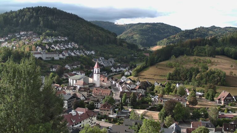 Dieses Bild zeigt eine Webcam-Aufnahme von Ottenhöfen, aufgenommen am Mittwoch, den 19.08.2026 um 08:30 Uhr