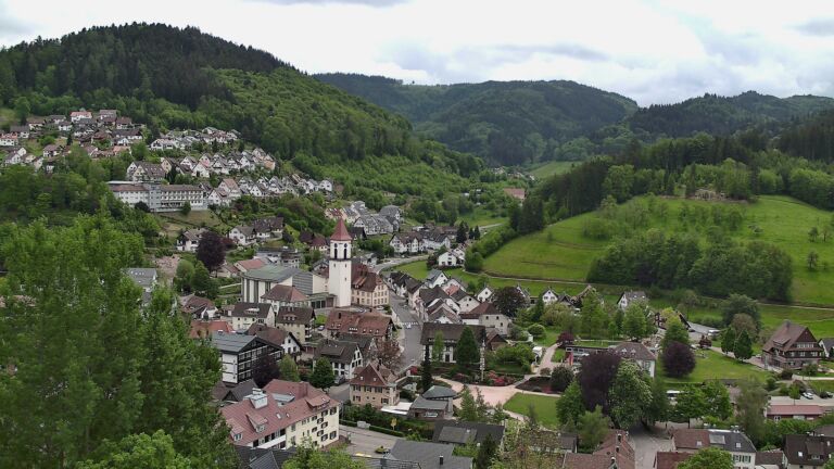 Dieses Bild zeigt eine Webcam-Aufnahme von Ottenhöfen, aufgenommen am Mittwoch, den 06.05.2026 um 13:30 Uhr