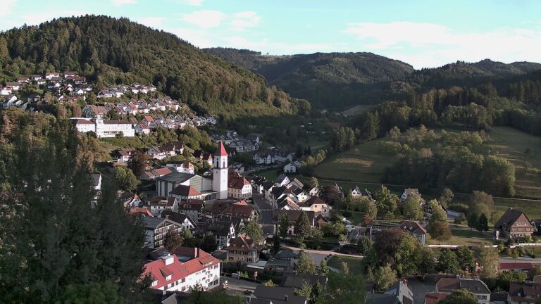 Dieses Bild zeigt eine Webcam-Aufnahme von Ottenhöfen, aufgenommen am Montag, den 07.09.2026 um 19:00 Uhr