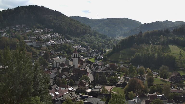 Dieses Bild zeigt eine Webcam-Aufnahme von Ottenhöfen, aufgenommen am Freitag, den 16.10.2026 um 13:00 Uhr
