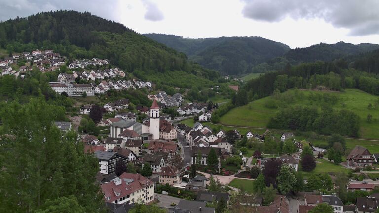 Dieses Bild zeigt eine Webcam-Aufnahme von Ottenhöfen, aufgenommen am Dienstag, den 05.05.2026 um 16:50 Uhr