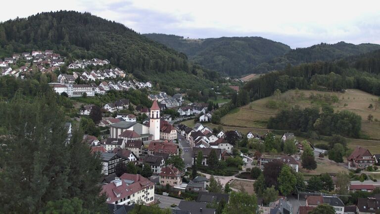 Dieses Bild zeigt eine Webcam-Aufnahme von Ottenhöfen, aufgenommen am Dienstag, den 04.08.2026 um 21:00 Uhr