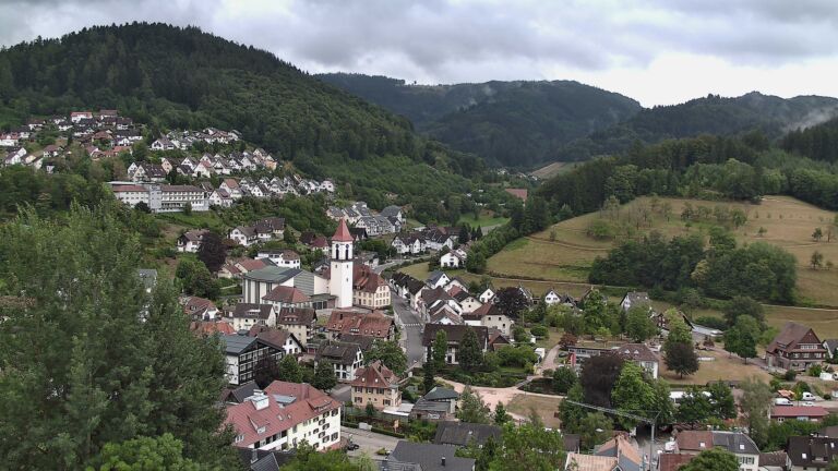 Dieses Bild zeigt eine Webcam-Aufnahme von Ottenhöfen, aufgenommen am Montag, den 27.07.2026 um 08:50 Uhr