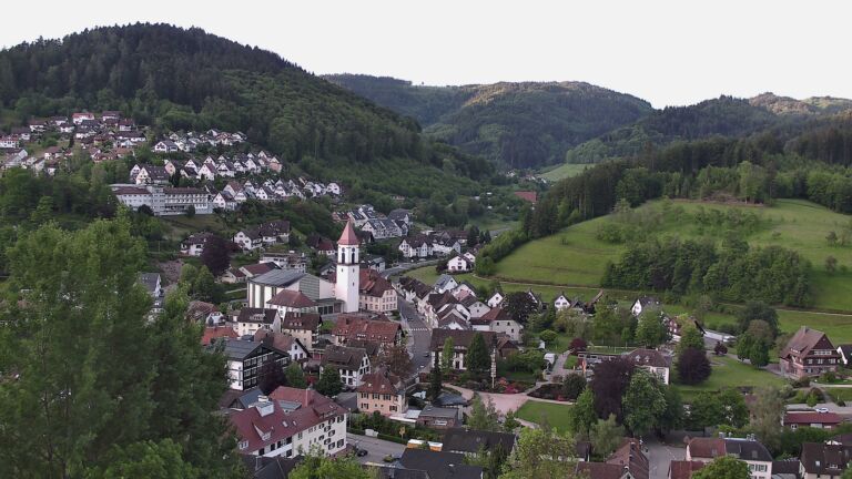 Dieses Bild zeigt eine Webcam-Aufnahme von Ottenhöfen, aufgenommen am Mittwoch, den 13.05.2026 um 06:30 Uhr