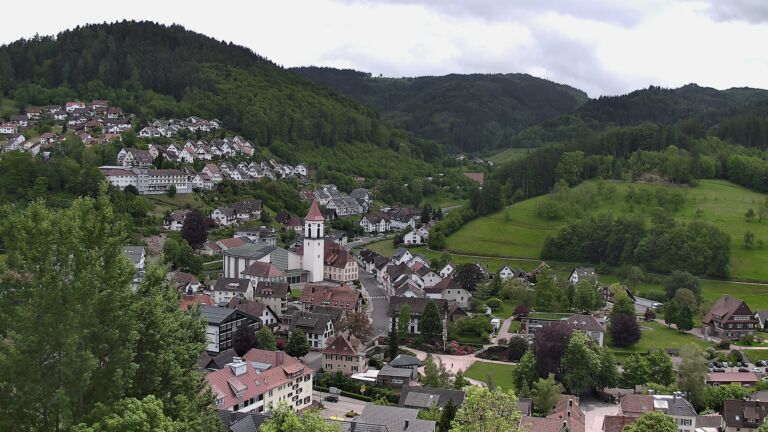 Dieses Bild zeigt eine Webcam-Aufnahme von Ottenhöfen, aufgenommen am Donnerstag, den 14.05.2026 um 13:40 Uhr