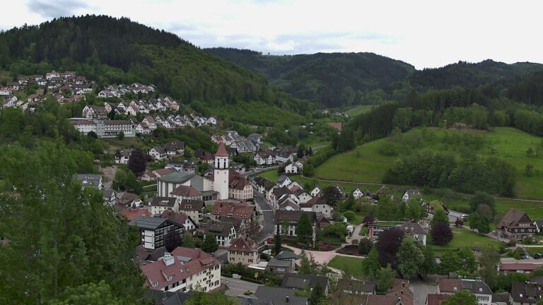 Dieses Bild zeigt eine Webcam-Aufnahme von Ottenhöfen, aufgenommen am Montag, den 04.05.2026 um 14:30 Uhr