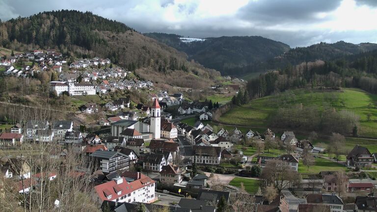 Dieses Bild zeigt eine Webcam-Aufnahme von Ottenhöfen, aufgenommen am Dienstag, den 31.03.2026 um 18:00 Uhr