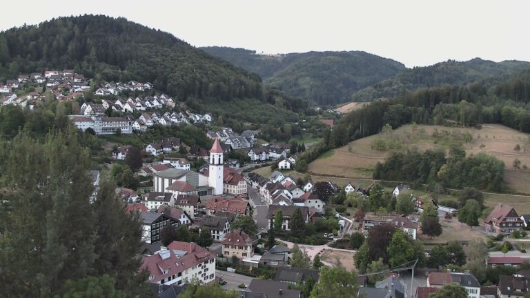 Dieses Bild zeigt eine Webcam-Aufnahme von Ottenhöfen, aufgenommen am Montag, den 10.08.2026 um 06:00 Uhr