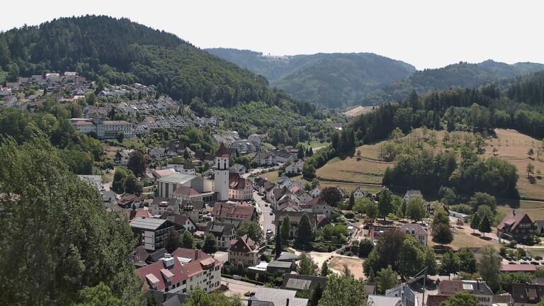 Dieses Bild zeigt eine Webcam-Aufnahme von Ottenhöfen, aufgenommen am Dienstag, den 11.08.2026 um 13:10 Uhr