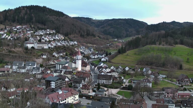 Dieses Bild zeigt eine Webcam-Aufnahme von Ottenhöfen, aufgenommen am Freitag, den 13.03.2026 um 18:20 Uhr