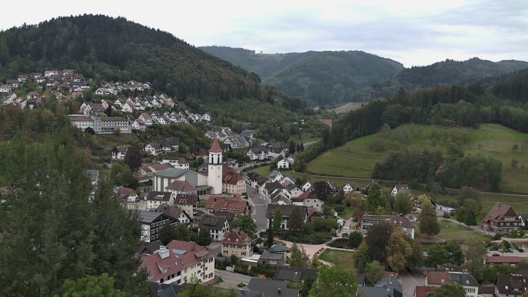 Dieses Bild zeigt eine Webcam-Aufnahme von Ottenhöfen, aufgenommen am Sonntag, den 04.10.2026 um 16:20 Uhr