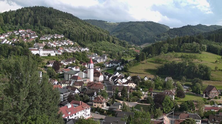 Dieses Bild zeigt eine Webcam-Aufnahme von Ottenhöfen, aufgenommen am Dienstag, den 30.06.2026 um 19:00 Uhr
