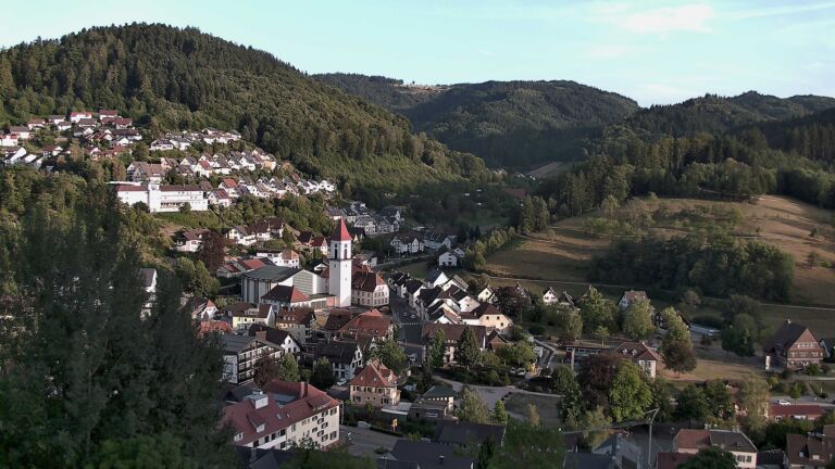 Dieses Bild zeigt eine Webcam-Aufnahme von Ottenhöfen, aufgenommen am Sonntag, den 09.08.2026 um 19:50 Uhr