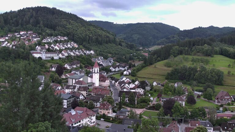 Dieses Bild zeigt eine Webcam-Aufnahme von Ottenhöfen, aufgenommen am Samstag, den 13.06.2026 um 06:00 Uhr