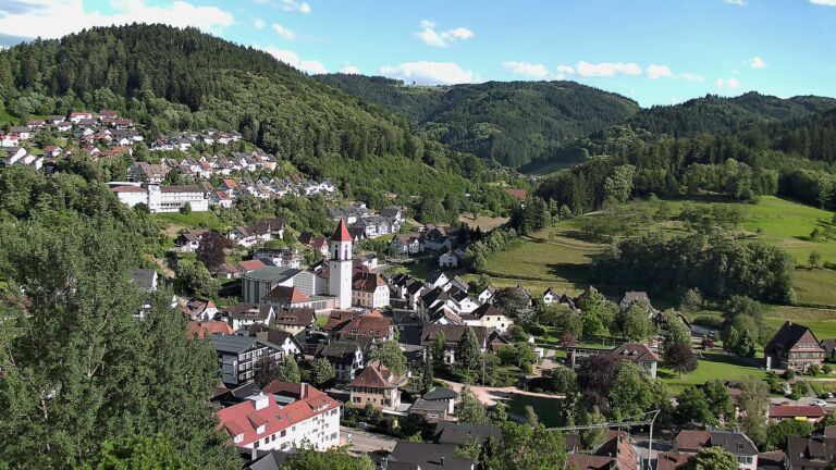 Dieses Bild zeigt eine Webcam-Aufnahme von Ottenhöfen, aufgenommen am Samstag, den 13.06.2026 um 18:40 Uhr