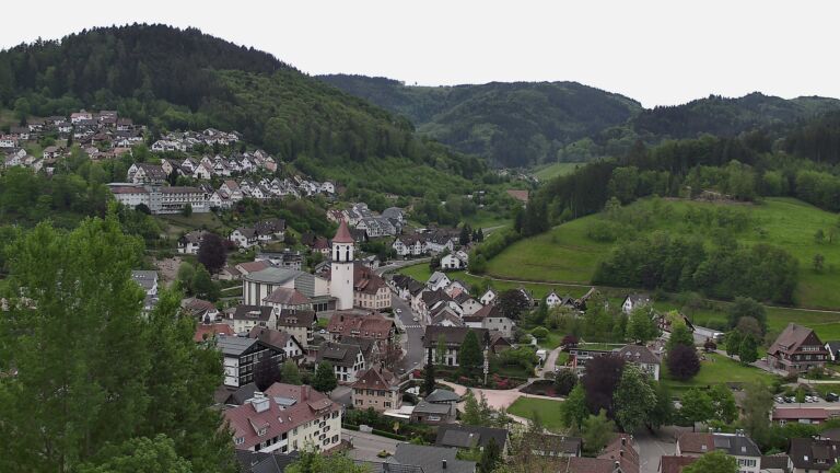 Dieses Bild zeigt eine Webcam-Aufnahme von Ottenhöfen, aufgenommen am Montag, den 04.05.2026 um 10:20 Uhr