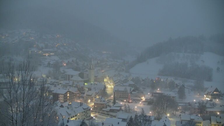 Dieses Bild zeigt eine Webcam-Aufnahme von Ottenhöfen, aufgenommen am Samstag, den 10.01.2026 um 17:20 Uhr