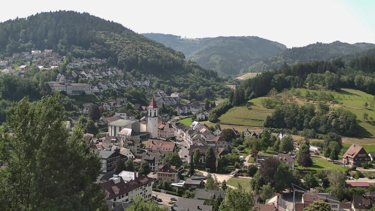 Dieses Bild zeigt eine Webcam-Aufnahme von Ottenhöfen, aufgenommen am Freitag, den 26.06.2026 um 10:30 Uhr