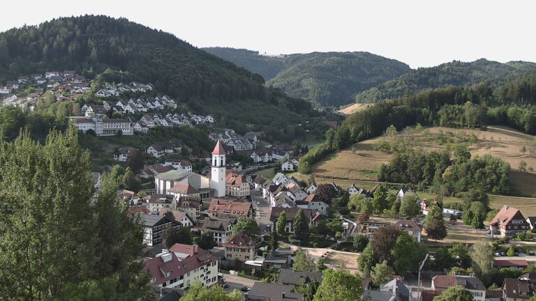 Dieses Bild zeigt eine Webcam-Aufnahme von Ottenhöfen, aufgenommen am Montag, den 10.08.2026 um 08:20 Uhr