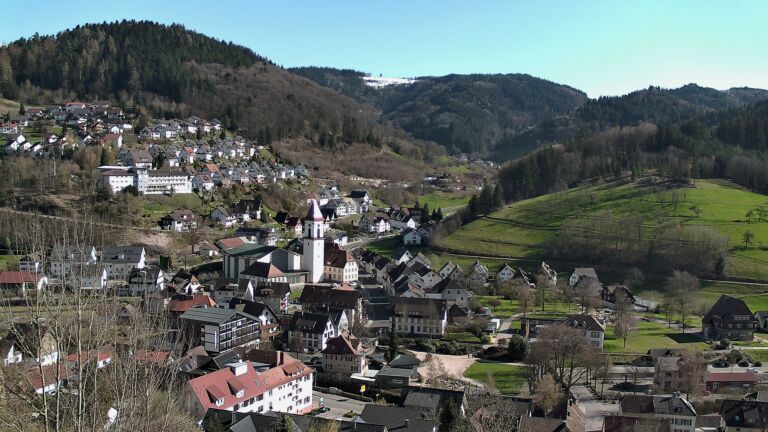 Dieses Bild zeigt eine Webcam-Aufnahme von Ottenhöfen, aufgenommen am Donnerstag, den 02.04.2026 um 16:50 Uhr