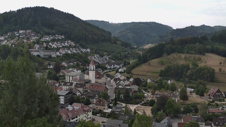 Dieses Bild zeigt eine Webcam-Aufnahme von Ottenhöfen, aufgenommen am Sonntag, den 16.08.2026 um 11:00 Uhr