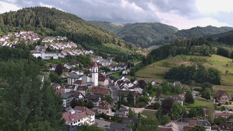 Dieses Bild zeigt eine Webcam-Aufnahme von Ottenhöfen, aufgenommen am Dienstag, den 30.06.2026 um 18:50 Uhr