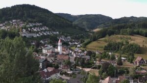 Dieses Bild zeigt eine Webcam-Aufnahme von Ottenhöfen, aufgenommen am Freitag, den 17.07.2026 um 08:40 Uhr