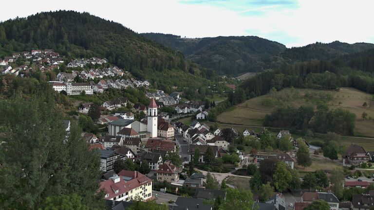 Dieses Bild zeigt eine Webcam-Aufnahme von Ottenhöfen, aufgenommen am Mittwoch, den 26.08.2026 um 18:30 Uhr