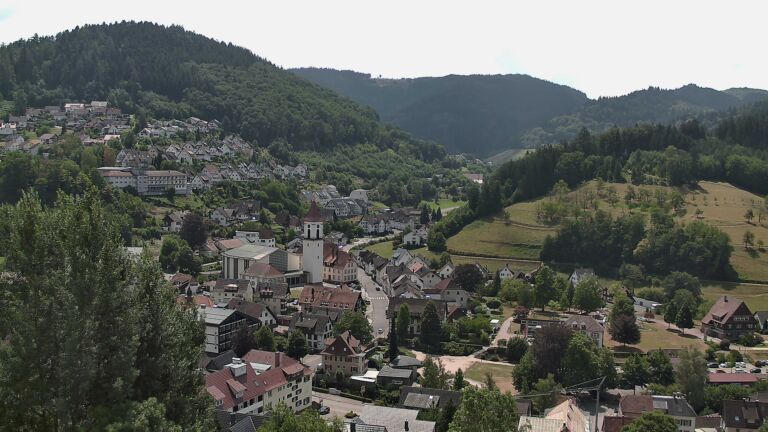 Dieses Bild zeigt eine Webcam-Aufnahme von Ottenhöfen, aufgenommen am Samstag, den 18.07.2026 um 12:40 Uhr