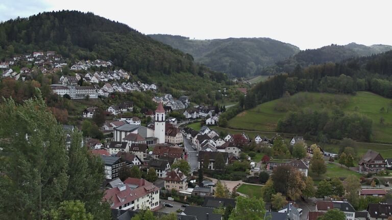 Dieses Bild zeigt eine Webcam-Aufnahme von Ottenhöfen, aufgenommen am Freitag, den 23.10.2026 um 12:50 Uhr