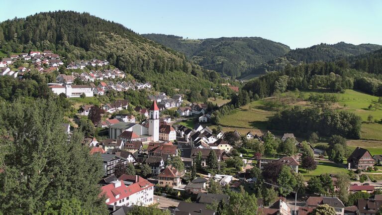 Dieses Bild zeigt eine Webcam-Aufnahme von Ottenhöfen, aufgenommen am Samstag, den 20.06.2026 um 18:30 Uhr