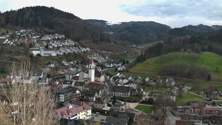 Dieses Bild zeigt eine Webcam-Aufnahme von Ottenhöfen, aufgenommen am Freitag, den 27.03.2026 um 16:50 Uhr