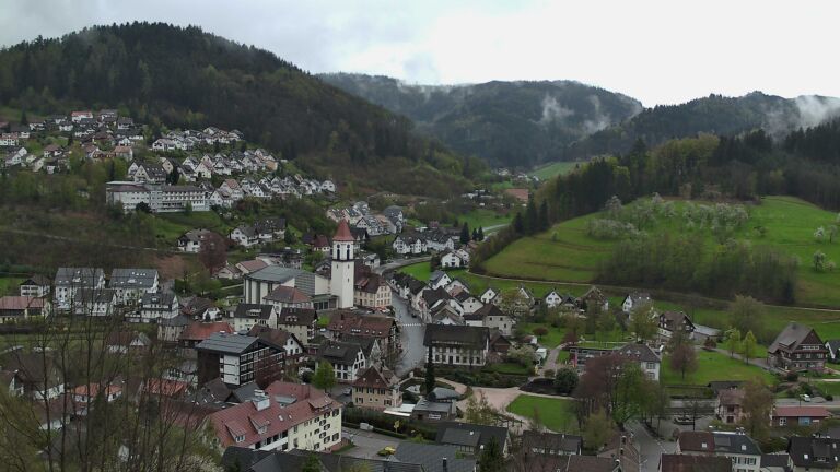 Dieses Bild zeigt eine Webcam-Aufnahme von Ottenhöfen, aufgenommen am Sonntag, den 12.04.2026 um 09:10 Uhr