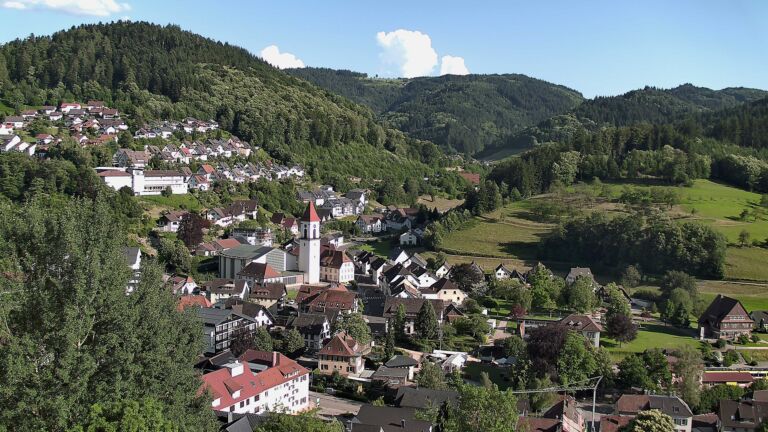 Dieses Bild zeigt eine Webcam-Aufnahme von Ottenhöfen, aufgenommen am Donnerstag, den 18.06.2026 um 18:40 Uhr
