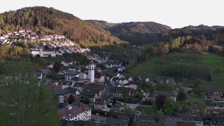 Dieses Bild zeigt eine Webcam-Aufnahme von Ottenhöfen, aufgenommen am Samstag, den 25.04.2026 um 19:50 Uhr