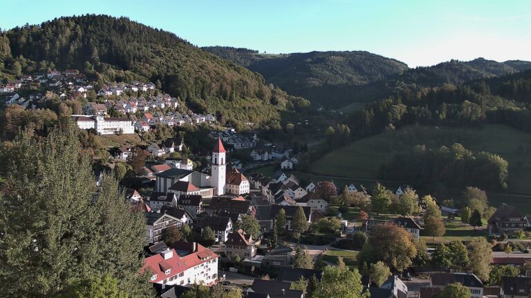 Dieses Bild zeigt eine Webcam-Aufnahme von Ottenhöfen, aufgenommen am Montag, den 12.10.2026 um 17:30 Uhr