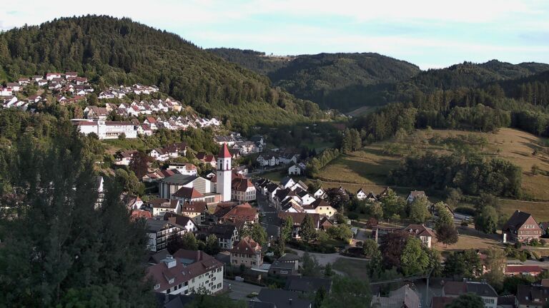 Dieses Bild zeigt eine Webcam-Aufnahme von Ottenhöfen, aufgenommen am Sonntag, den 19.07.2026 um 20:10 Uhr