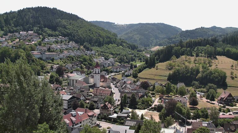 Dieses Bild zeigt eine Webcam-Aufnahme von Ottenhöfen, aufgenommen am Dienstag, den 28.07.2026 um 13:10 Uhr