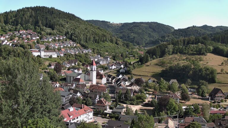 Dieses Bild zeigt eine Webcam-Aufnahme von Ottenhöfen, aufgenommen am Donnerstag, den 23.07.2026 um 17:40 Uhr