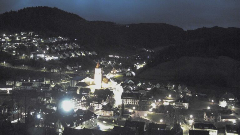 Dieses Bild zeigt eine Webcam-Aufnahme von Ottenhöfen, aufgenommen am Montag, den 16.02.2026 um 18:30 Uhr