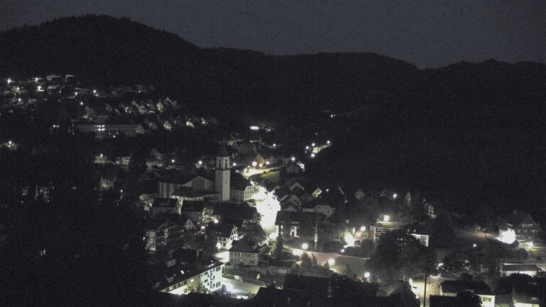 Dieses Bild zeigt eine Webcam-Aufnahme von Ottenhöfen, aufgenommen am Samstag, den 27.06.2026 um 04:00 Uhr