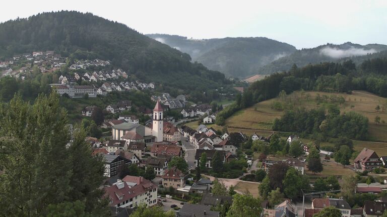 Dieses Bild zeigt eine Webcam-Aufnahme von Ottenhöfen, aufgenommen am Samstag, den 01.08.2026 um 08:30 Uhr