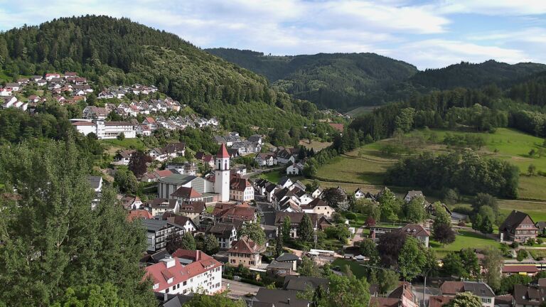 Dieses Bild zeigt eine Webcam-Aufnahme von Ottenhöfen, aufgenommen am Mittwoch, den 17.06.2026 um 18:40 Uhr