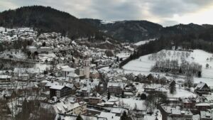 Dieses Bild zeigt eine Webcam-Aufnahme von Ottenhöfen, aufgenommen am Mittwoch, den 07.01.2026 um 15:50 Uhr