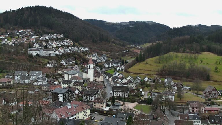 Dieses Bild zeigt eine Webcam-Aufnahme von Ottenhöfen, aufgenommen am Donnerstag, den 12.02.2026 um 13:20 Uhr