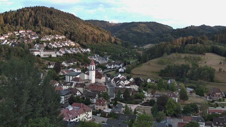 Dieses Bild zeigt eine Webcam-Aufnahme von Ottenhöfen, aufgenommen am Montag, den 24.08.2026 um 19:50 Uhr