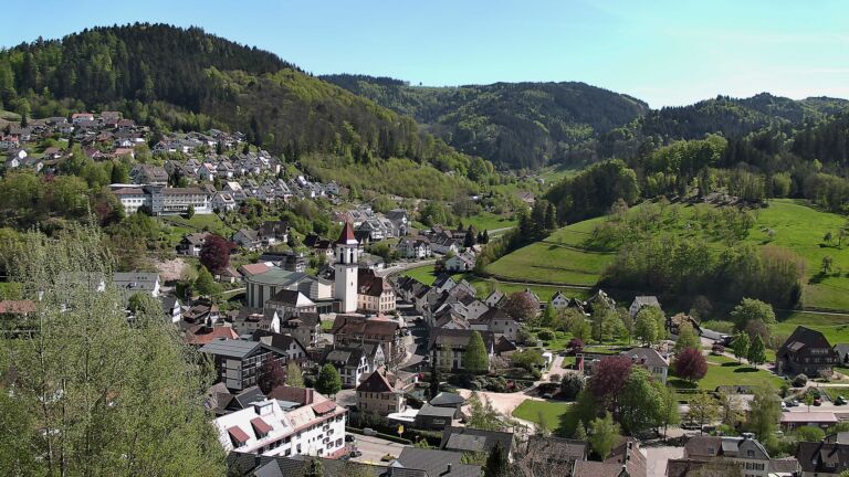 Dieses Bild zeigt eine Webcam-Aufnahme von Ottenhöfen, aufgenommen am Freitag, den 24.04.2026 um 15:20 Uhr
