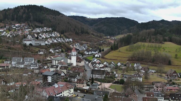 Dieses Bild zeigt eine Webcam-Aufnahme von Ottenhöfen, aufgenommen am Dienstag, den 10.02.2026 um 12:00 Uhr